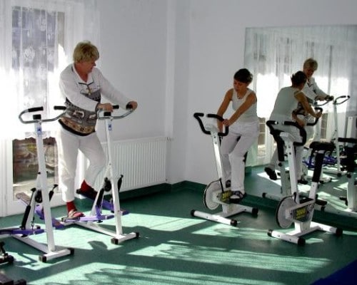 Sala z urządzeniami do mechanoterapii