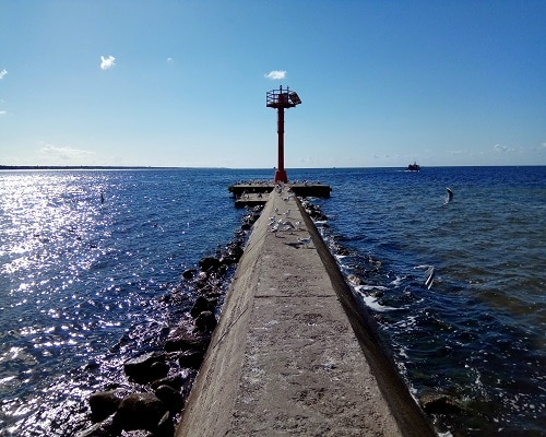 Wejście do portu rybackiego