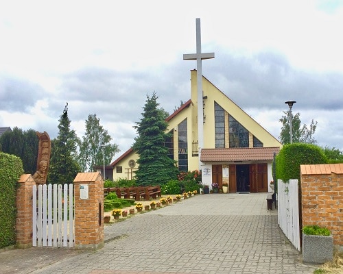 Dziwnówek - Kościół