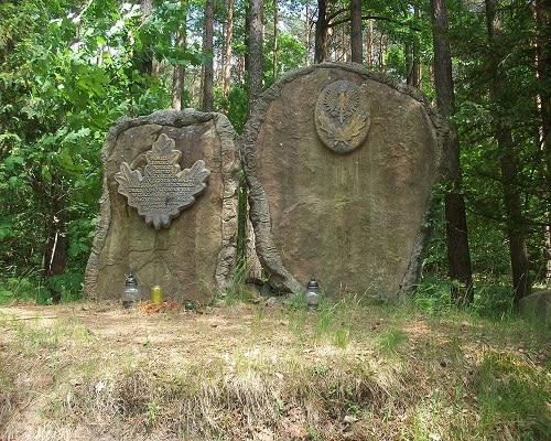 Pomnik poświęcony polskim leśnikom