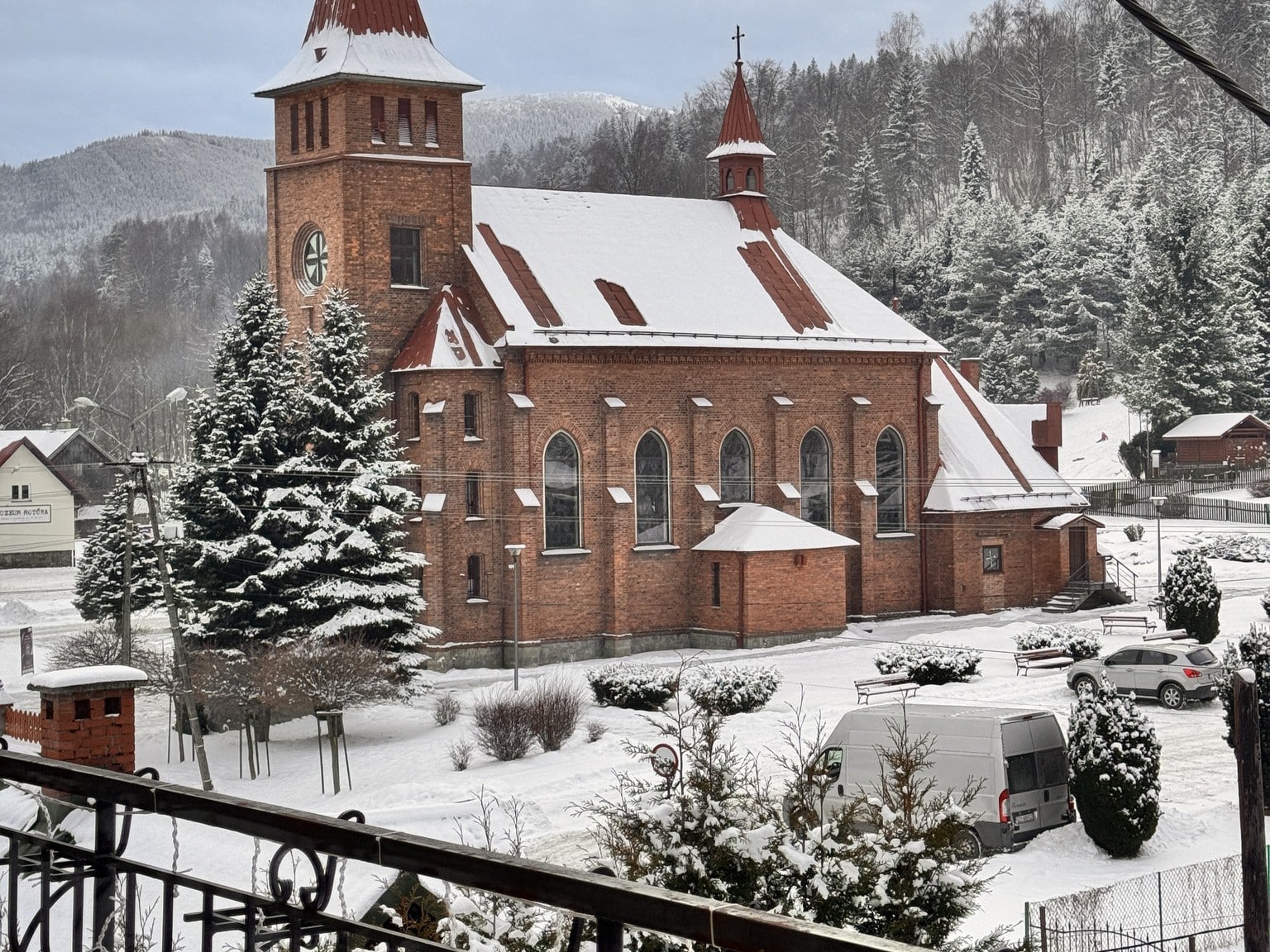 1-widok-montiva-korbielow-a